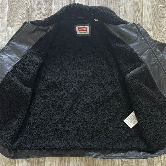 Levi's Black Faux Leather Sherpa Lining Trucker Jacket L - Picture 8 of 11